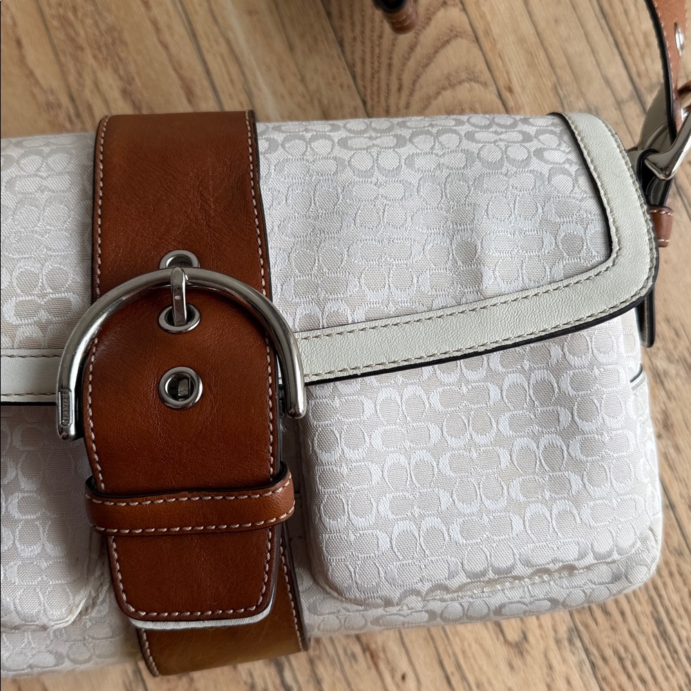 Coach  Signature C
Soho Shoulder Bag - Picture 13 of 16